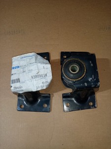93809016 Uchwyt resoru tylnego FPT / Iveco Motors