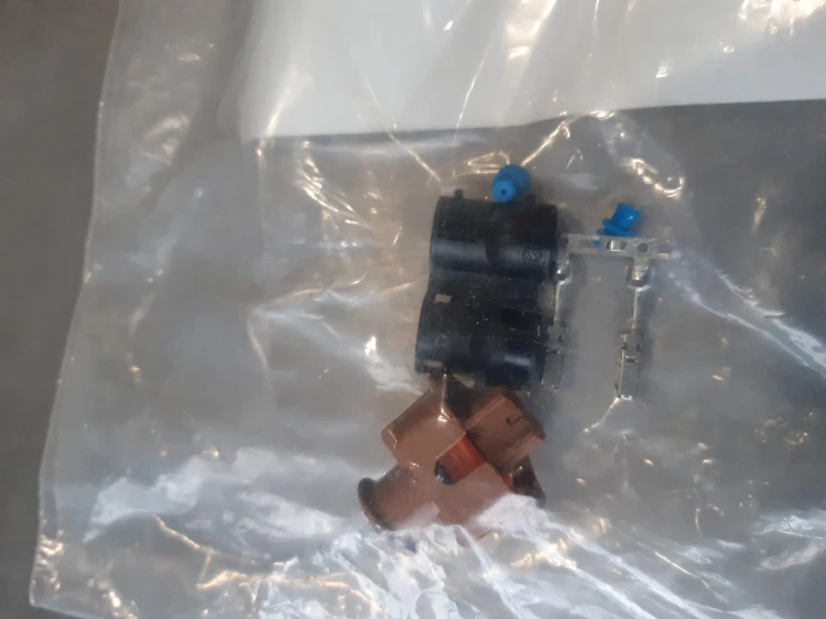 8045170.jpg